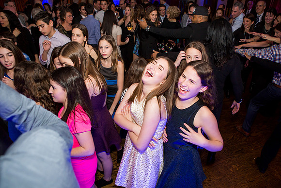 Party 225_