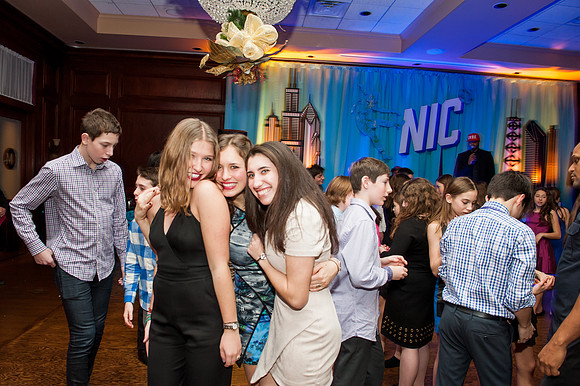 Party 372_